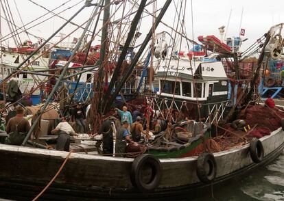 Un pesquero marroqu&iacute; en el puerto de Dajla (Marruecos) el pasado d&iacute;a 15.