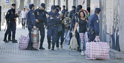 Un momento del desalojo de la corrala La Utopía.