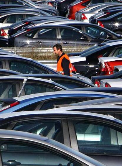 Aparcamiento de la fábrica de Ford en Almussafes (Valencia).