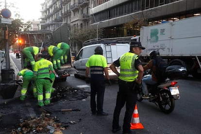 Los trabajadores y los policías, acrecientan la problemática del trafico.