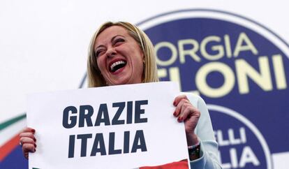Giorgia Meloni celebra su triunfo en las elecciones generales en el cuartel del partido Hermanos de Italia (FdI) en Roma