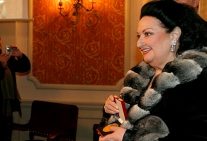 Montserrat Caballé recibe la medalla de oro del Círculo del Liceo.