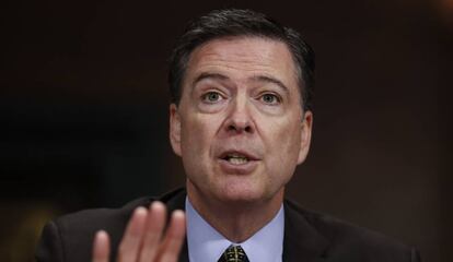 James Comey durante depoimento.