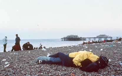 Romántica estampa en la playa de Brighton.