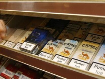 Cajetillas francesas de tabaco antes de que se cambiase su dise&ntilde;o por ley.