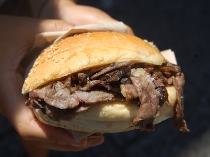 Bocadillo siciliano de bazo y pulmón de la Antica Focacceria di San Francesco, en Palermo.