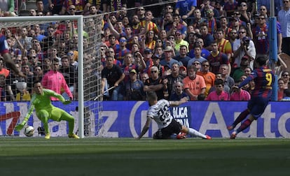 Als 52 segons de partit, contraatac del Barça i gol de Luis Suárez.