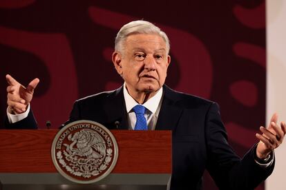 Andrés Manuel López Obrador habla durante la conferencia matutina de este lunes, en el Palacio Nacional de Ciudad de México.