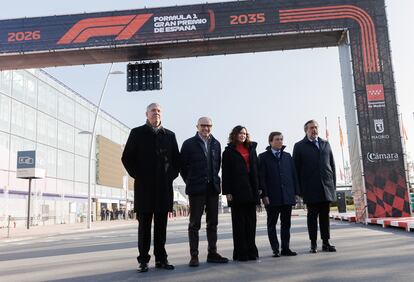 José Vicente de los Mozos, presidente de IFEMA; Stefano Domenicali, CEO de la F-1; Isabel Díaz Ayuso, presidenta de la Comunidad de Madrid; Jose Luis Martínez Almeida, alcalde de la capital; y Ángel Asensio, presidente de la Cámara de Comercio regional.