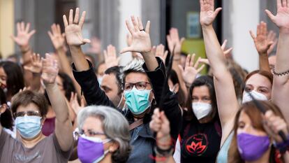 Concentración en Las Palmas de Gran Canaria en protesta por el asesinato de Olivia, la mayor de las hermanas desaparecidas en Tenerife.