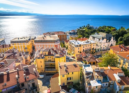 Vista aérea de la ciudad de Opatija, en Croacia.