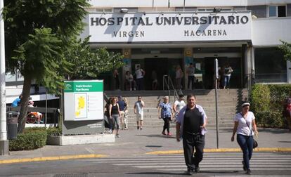 Entrada del hospital Virgen Macarena de Sevilla, en agosto pasado.