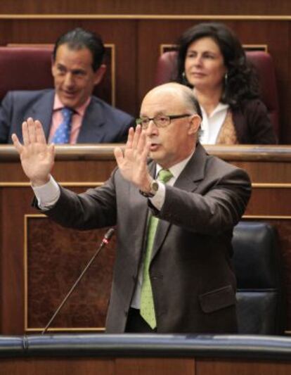 El ministro Cristóbal Montoro, ayer en la sesión de control al Gobierno del Congreso.