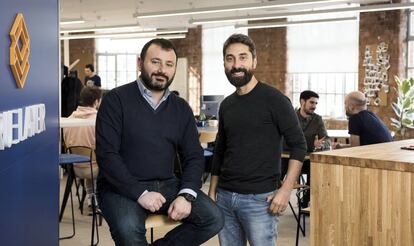 Luca Martinetti, cofundador y CTO de TrueLayer y Francesco Simoneschi, también cofundador de la fintech y CEO