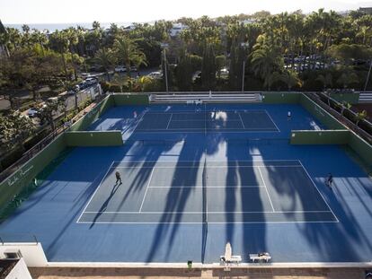 Pistas 5 y 6 del Club de Tenis Puente Romano, en las que se entrena habitualmente Djokovic.