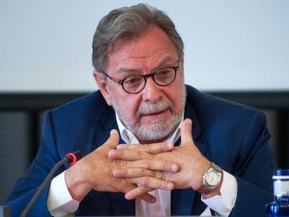 Juan Luis Cebrián, presidente del Grupo Prisa, durante la clausura de un curso de verano sobre periodismo organizado por la Universidad Complutense