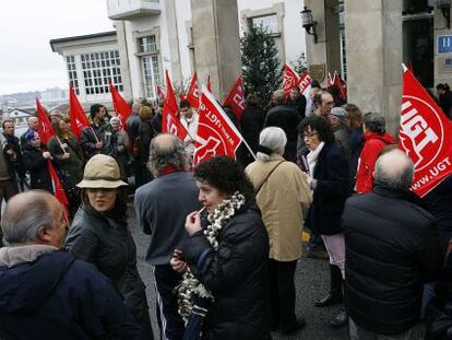 Concentraci&oacute;n de trabajadores del Parador de Turismo de Ferrol en contra de su cierre. 