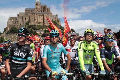 Christopher Froome, Vincenzo Nibali, Alberto Contador y Nairo Quintana momentos antes del inicio del Tour.