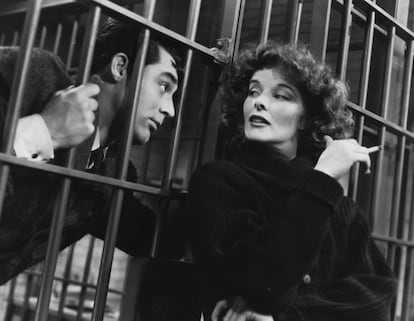 Cary Grant en el papel de David Huxley y Katharine Hepburn como Susan Vance en la comedia 'La fiera de mi niña' (1938).