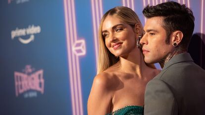 Fedez y Chiara Ferragni en el estreno de su serie 'Los Ferragnez' el 2 de diciembre de 2021 en Milán, Italia.