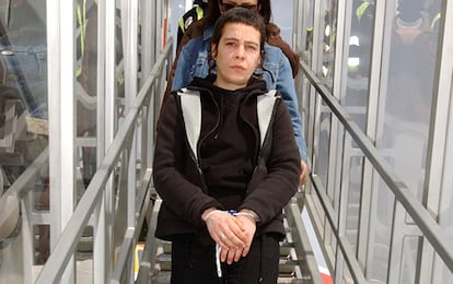 Ainhoa Barbarín, a su llegada en marzo de 2006 a España tras ser extraditada por las autoridades francesas.