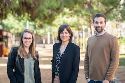 Sara Toledano, CEO de la empresa; Julia Rodríguez-Comas, jefa científica, y Javier García, responsable de tecnología.