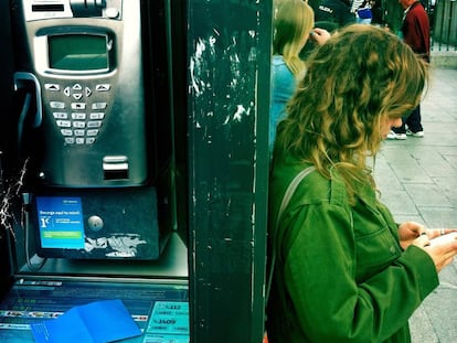 ¿Nadie defiende las cabinas telefónicas?