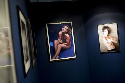 La actriz vienesa Romy Schneider (1938-1982) es el objeto de una exposición en Boulogne-Billancourt, a las afueras de París. Diversas fotografías recorren su experiencia vital y su carrera.