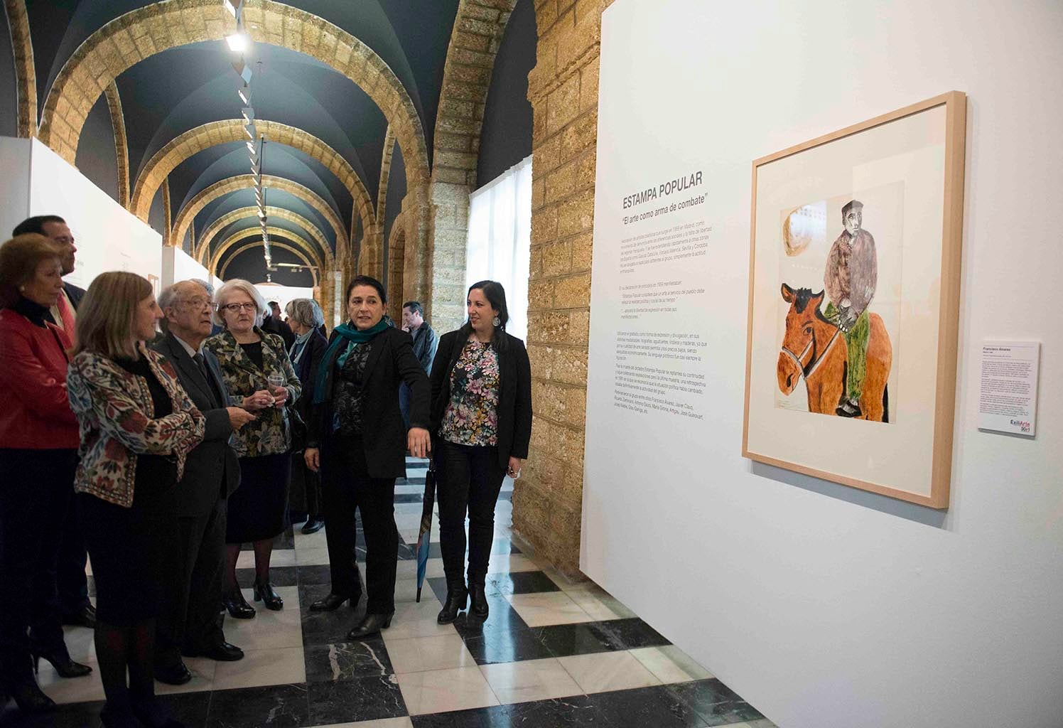 Inauguración de la muestra 'Exiliarte', compuesta por las obras de la carpeta de homenaje a Rafael Alberti, en el claustro de la Diputación de Cádiz en 2018.