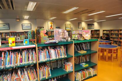 Libros infantiles en una biblioteca municipal de Madrid.