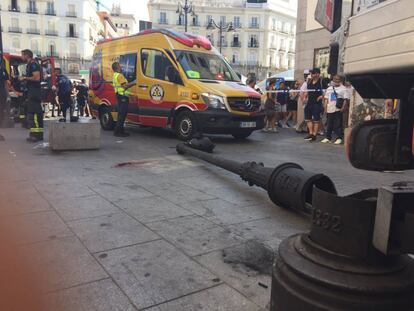 La farola caida en la calle Carretas que golpeo a la mujer 