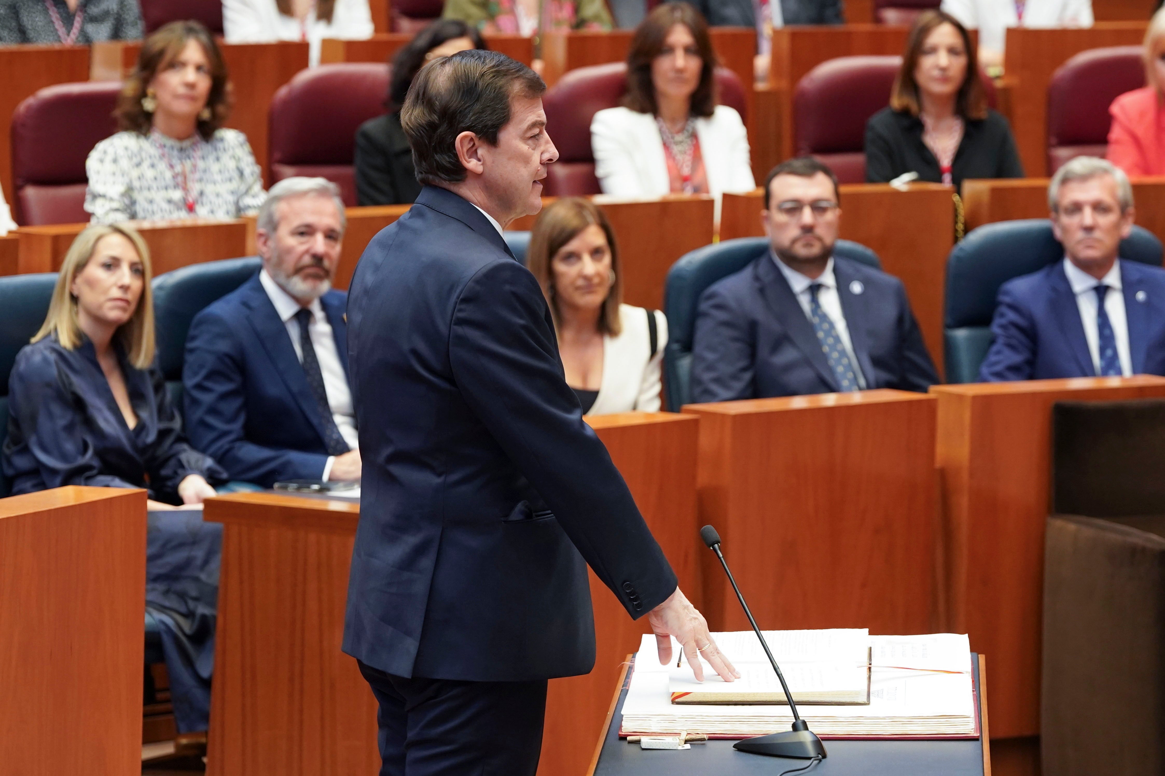 Mañueco toma posesión como presidente de Castilla y León tra