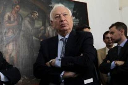 El ministro de Asuntos Exteriores de España, José Manuel García-Margallo, recorre la iglesia de San Francisco en Quito. García-Margallo finaliza una visita al país donde trató con su homólogo ecuatoriano, Ricardo Patiño, temas de la cooperación española.