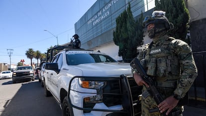 Elementos de la Marina participan en el 'Operativo Enjambre' en Toluca, Estado de México.