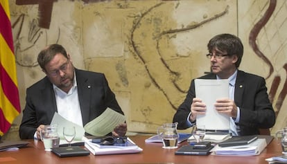 El vicepresident del Govern, Oriol Junqueras, i el president de la Generalitat, Carles Puigdemont, aquest dimarts.