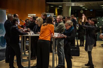 Nueve candidatos a primer ministro en Finlandia, en la ronda de preguntas con periodistas extranjeros el 9 de abril en Helsinki.