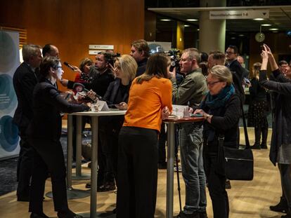 Nueve candidatos a primer ministro en Finlandia, en la ronda de preguntas con periodistas extranjeros el 9 de abril en Helsinki.