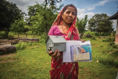 El empoderamiento de las mujeres y las cuestiones de género son parte integral del desarrollo social a largo plazo de la región. En la imagen, una campesina de Gaighat (Nepal).