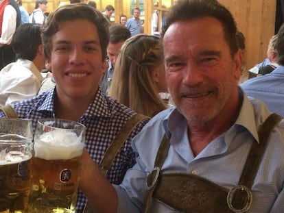 Joseph Baena e Arnold Schwarzenegger em Munique.