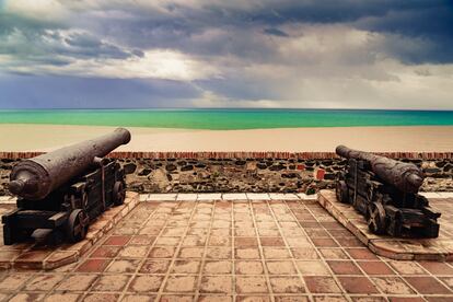 Las vistas de la playa desde el castillo de Sohail, en la localidad malagueña de Fuengirola.