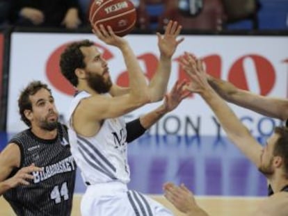 Sergio Rodríguez trata de anotar ante el Bilbao. 