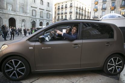 Carles Puigdemont prova un cotxe totalment elèctric de Seat el novembre passat al congrés Smart City.