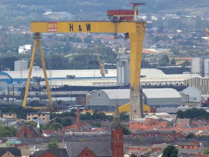 Una de las grúas de Harland and Wolff, conocidas popularmente como Sansón y Goliat, son un símbolo de la ciudad de Belfast. Foto de archivo.