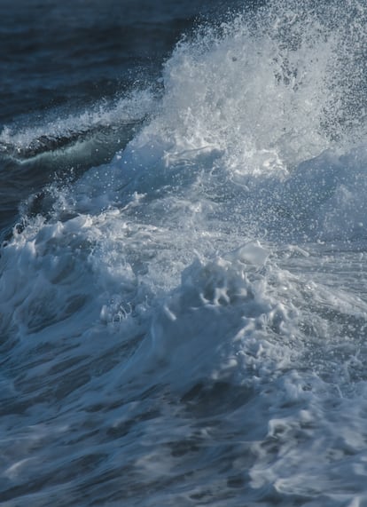 Una ola en el mar de la Antártida.