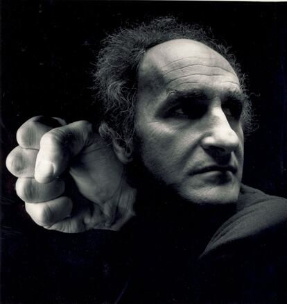 Chillida, fotografiado por Alberto Schommer en 1989.