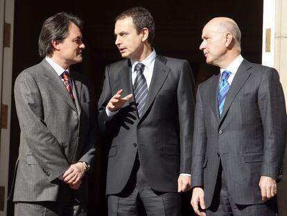 José Luis Rodríguez Zapatero amb els líders de CiU, Artur Mas i Josep Antoni Duran Lleida, al palau de la Moncloa, on el 2006 van certificar amb una sessió fotogràfica l'acord global aconseguit sobre l'Estatut de Catalunya.