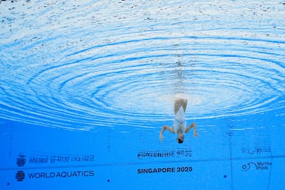 Iris Tió nada el solo libre durante la ronda preliminar, en Singapur.