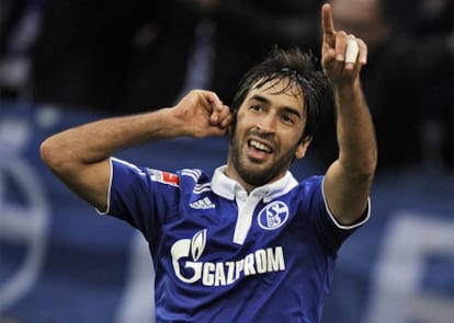 Raúl, celebra su segundo tanto ante el Werder Bremen.