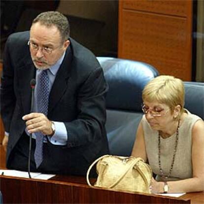 Eduardo Tamayo y María Teresa Sáez, en la Asamblea de Madrid tras tomar posesión de sus escaños.