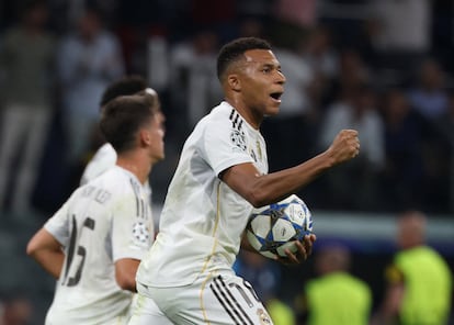 Soccer Football - UEFA Champions League - Real Madrid v Olympique de Marseille - Santiago Bernabeu, Madrid, Spain - September 16, 2025 Real Madrid's Kylian Mbappe celebrates scoring their first goal REUTERS/Juan Medina